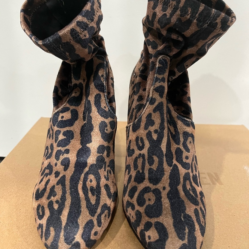 Steve Madden leopard print booties with zipper style access.